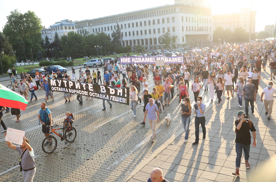 <p>Седма вечер антиправителствени протести в София</p>