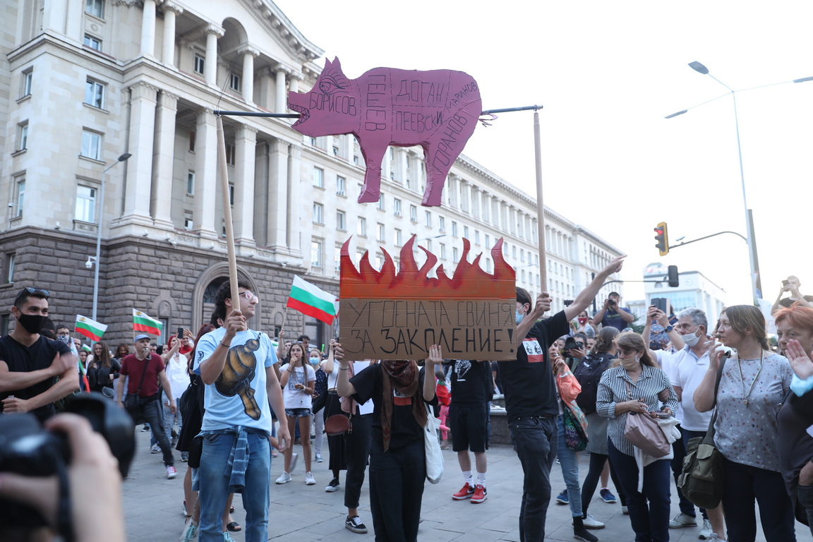 <p>Седма вечер антиправителствени протести в София</p>