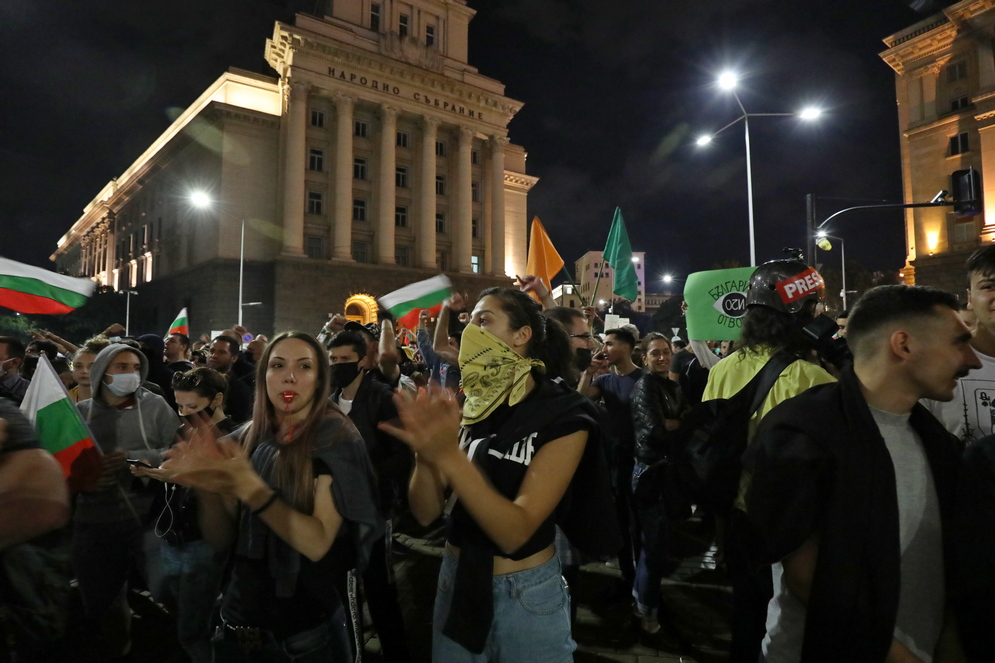 <p>Осма вечер на антиправителствени протести в София</p>