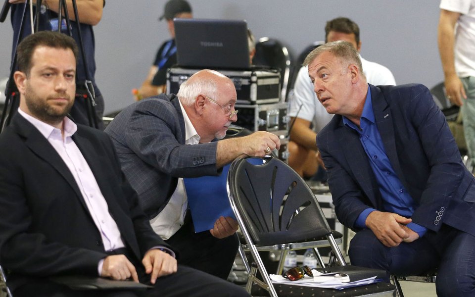 Константин Баждеков призна, че е водил разговори за завръщане в