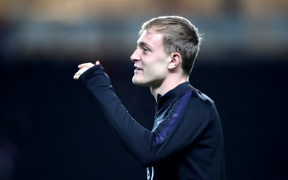 Младият халф на Тотнъм Оливър Скип поднови своя договор с