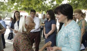  Караянчева: „ Отровно трио ” политици желае да яхне митинга 