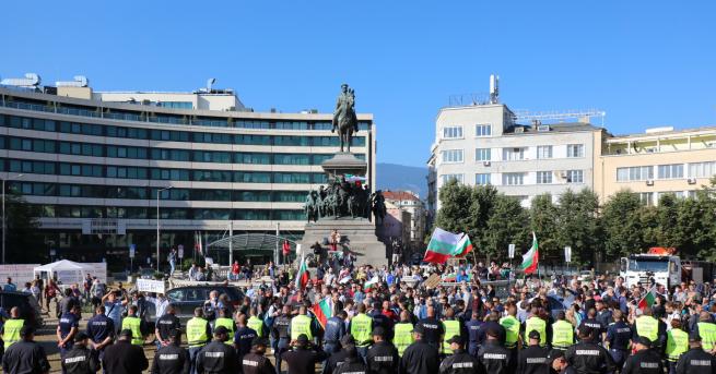 България Блокада на движението пред НС, както и на метрото