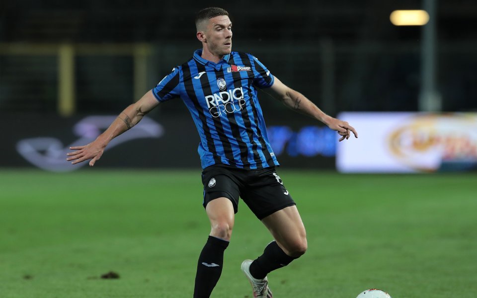 Челси може да пренасочи вниманието си към левия бек на