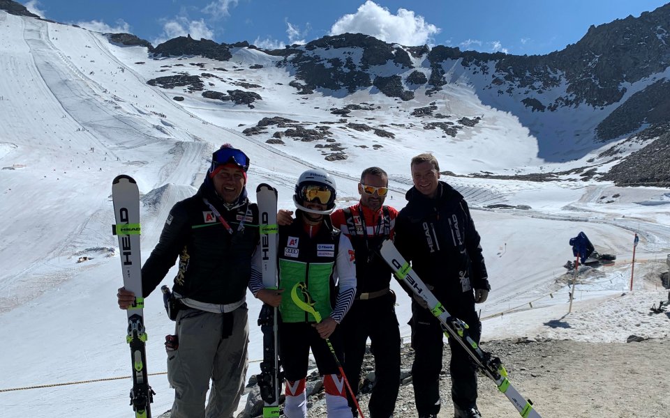 Най-добрият български алпиец Алберт Попов и неговият екип завършиха днес