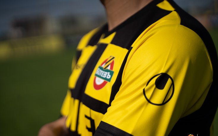 Юноша на Ботев Пловдив подписа професионален договор с кпуба