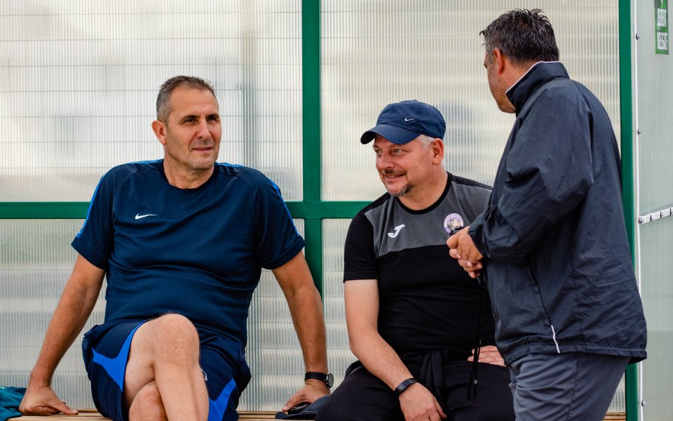 Треньорът на Етър Петко Петков сподели, че усилено се търси