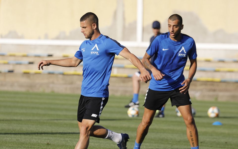 Деян Лозев е поредният играч, който е напът да се