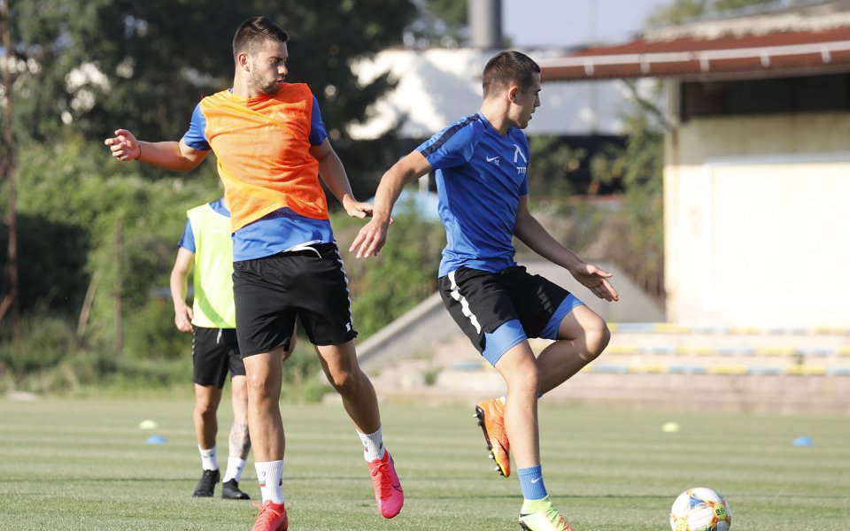 Нападателят Станислав Костов днес минава прегледи в кипърския Олимпиакос (Никозия).