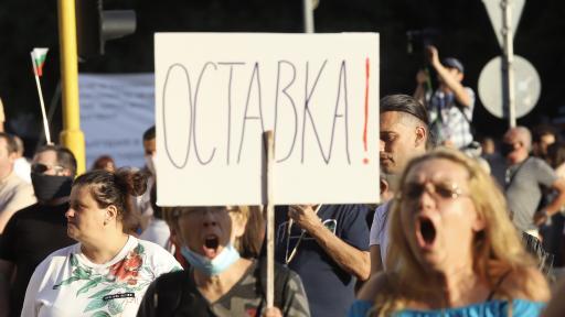  Мъжът, блокиран в колата си от протестиращи пред СУ, описа за случая 