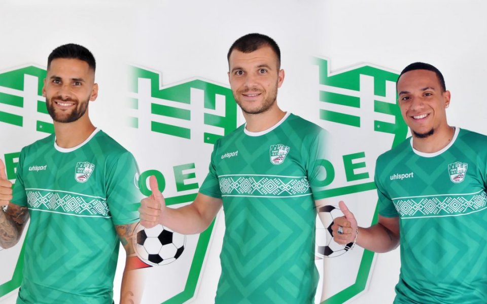 Днес Берое официално подписа с трима нови играчи. Това са