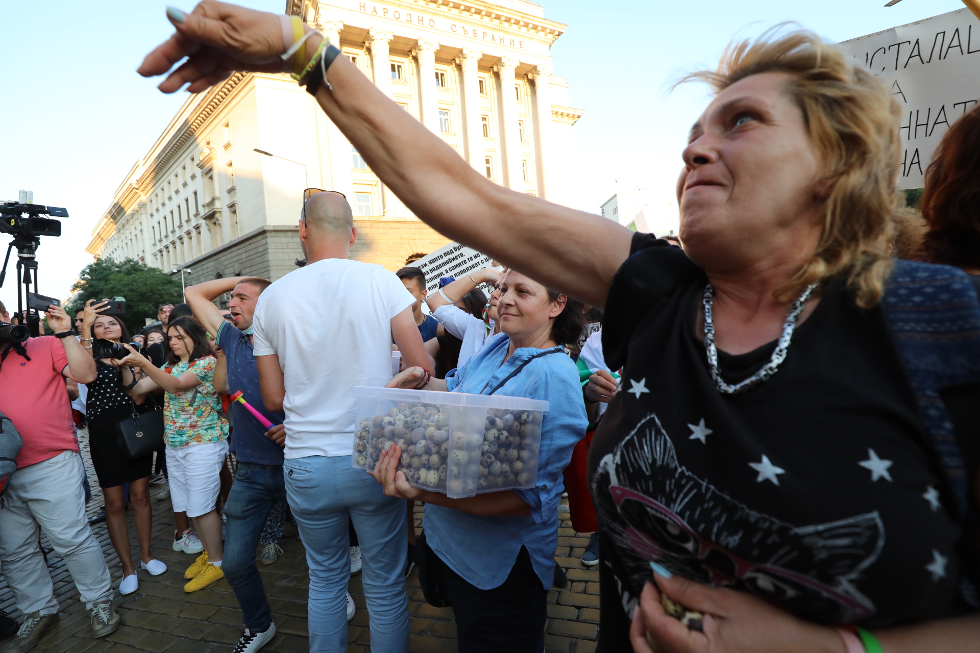 <p>16-ти ден на протести срещу властта в София</p>