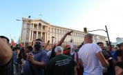  Спряха камиона с техниката за митинга в София, закани за блокади 