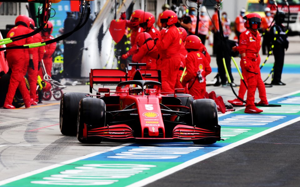 Президентът на Ферари Джон Елкан призна, че новият болид е