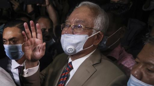  Осъдиха някогашният министър председател на Малайзия на 12 година затвор 