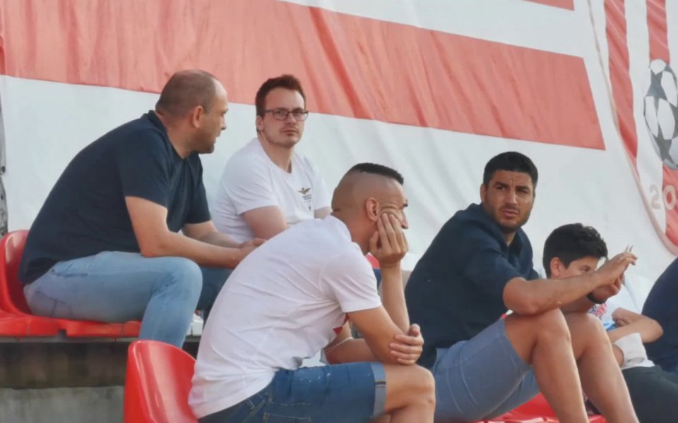 Един от собствениците на Левски Тити Папазов е на трибуните