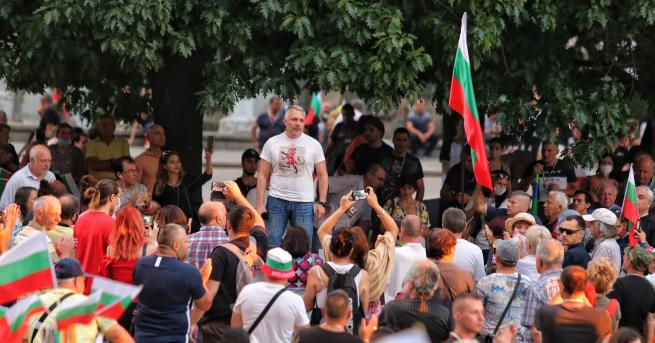 България 24-ти ден на протест, полицията блокира бус на майките