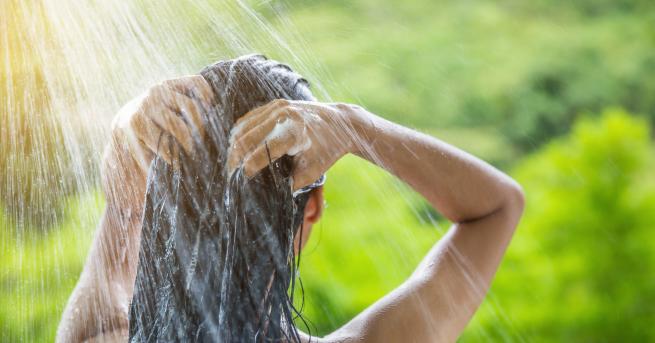 Любопитно Най-честите грешки, които правим, когато мием косата си И