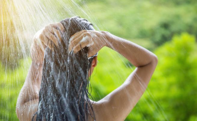 Най-честите грешки, които правим, когато мием косата си