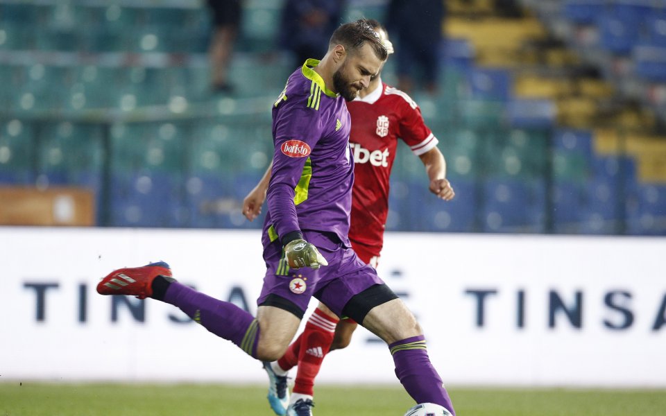 Сръбският вратар Марко Милошевич е бил предложен на ЦСКА, разкриват