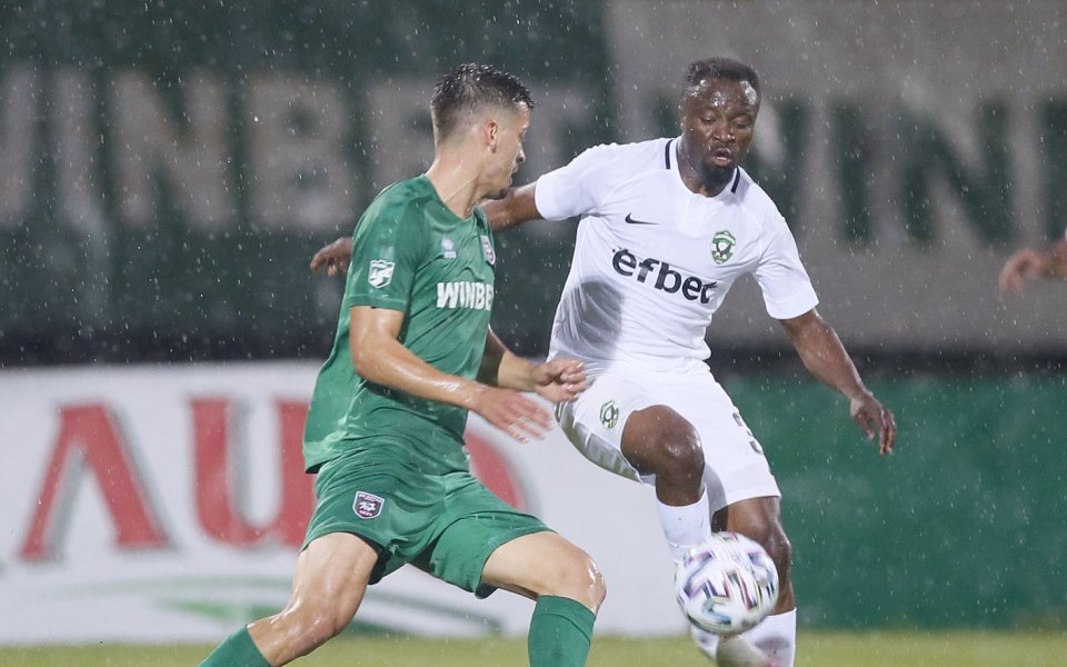 Ганаецът в състава на Лудогорец Бърнард Текпетей направи дарение на