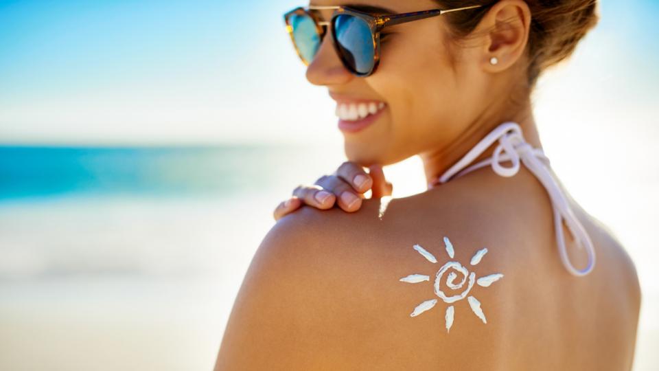 жена плаж планина слънце слънцезащита слънцезащитен крем