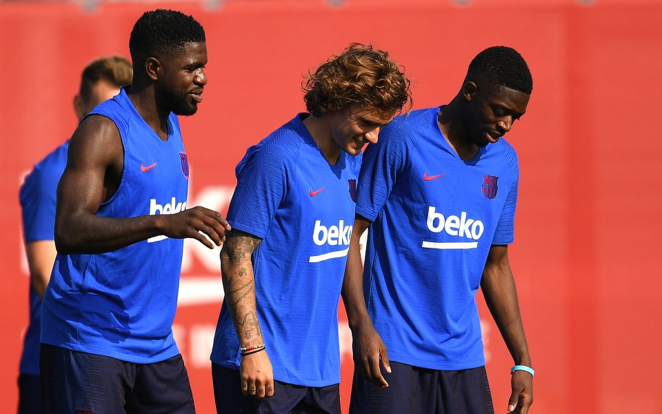 Централният бранител на Барселона Самуел Умтити е дал положителен тест