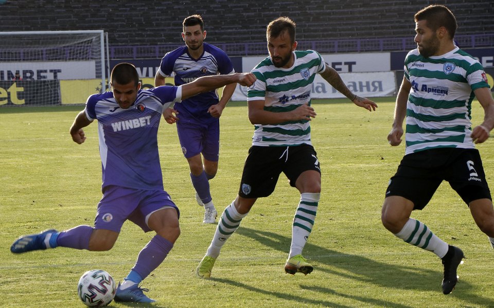 Черно море и Етър откриват борбата в 15-ия кръг на