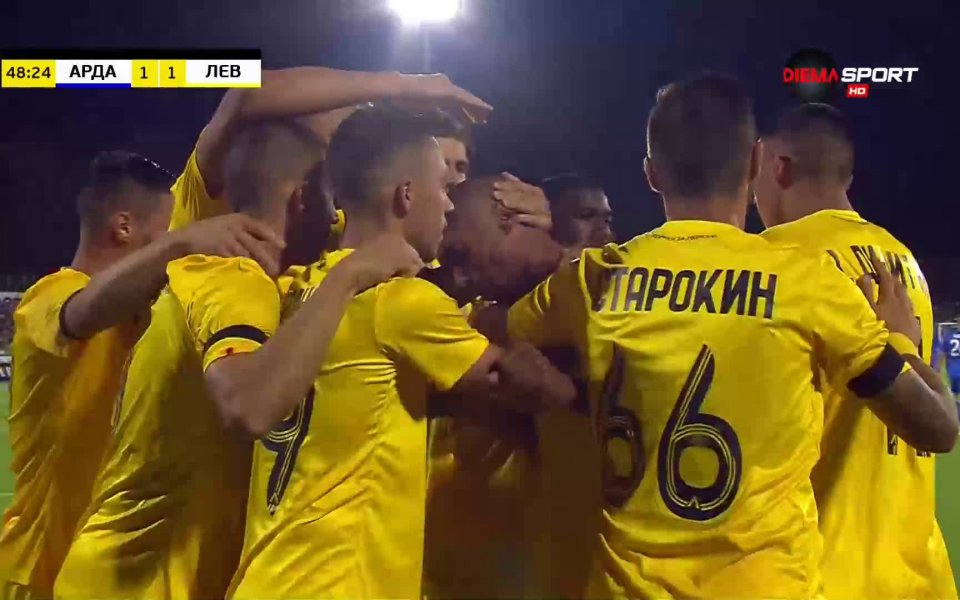 .native-ad-suggested-news { position: relative; margin-bottom: 40px; width: 100%; padding: 20px