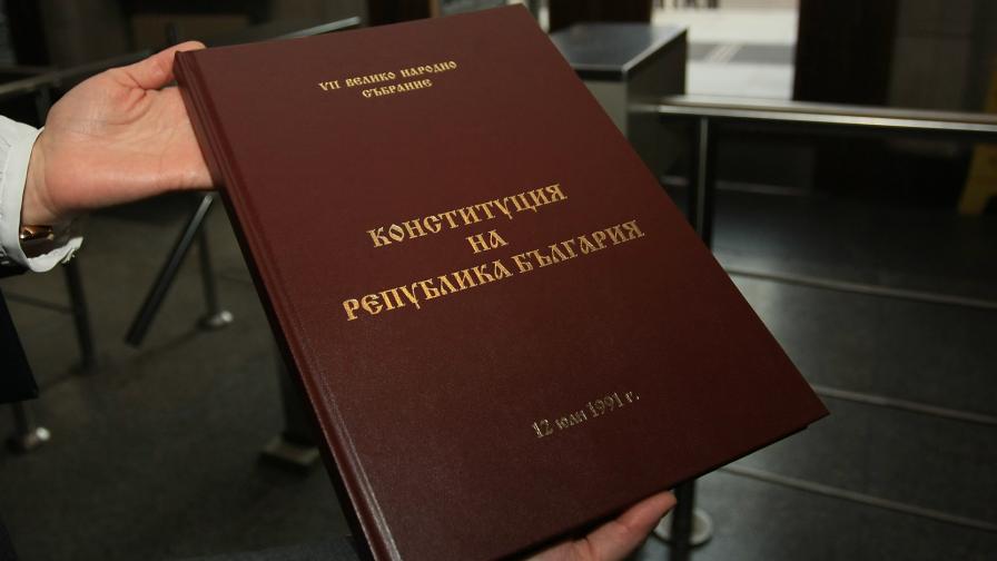 <p>ГЕРБ ще коригира проекта за Конституция, ВМРО изрази подкрепа</p>