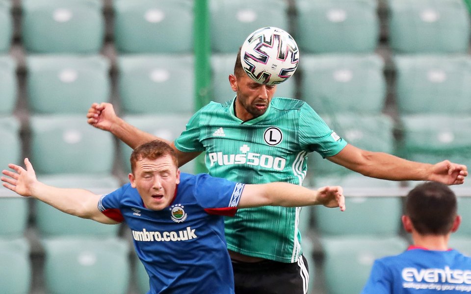 Шампионът на Полша Легия Варшава много трудно съумя да продължи