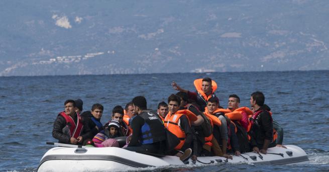 роят на преминаващите през централното Средиземноморие мигранти рязко се е