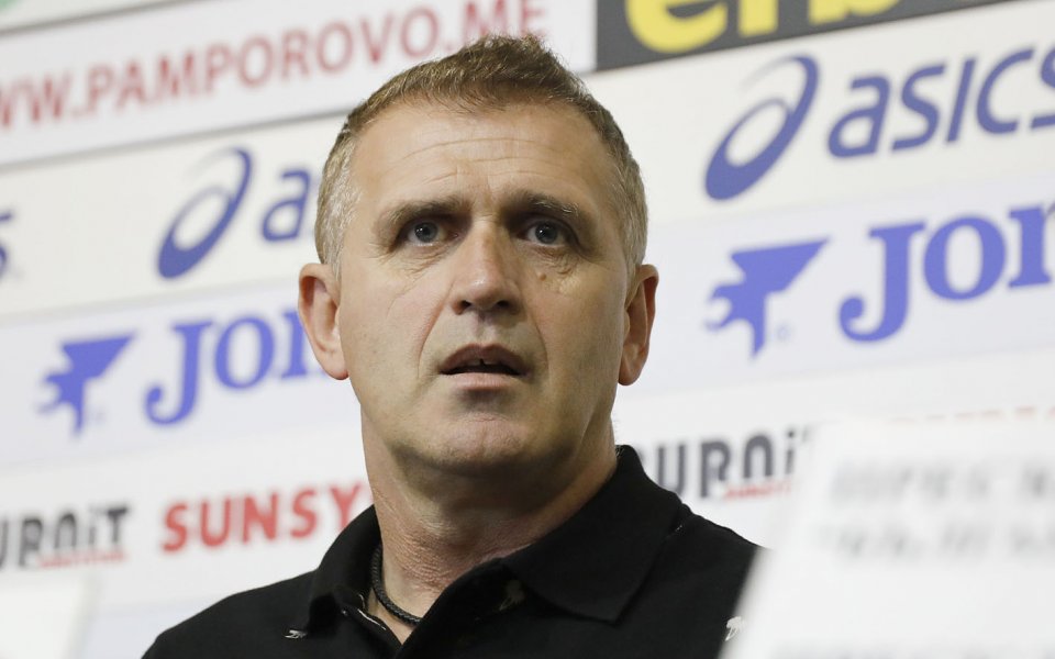 Треньорът на Локомотив Пловдив - Бруно Акрапович, в интересен стил