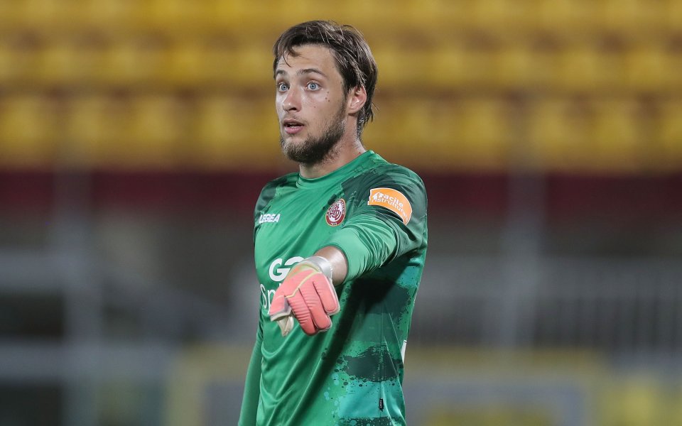 Официално Милан отдаде под наем младия си вратар Алесандро Плицари