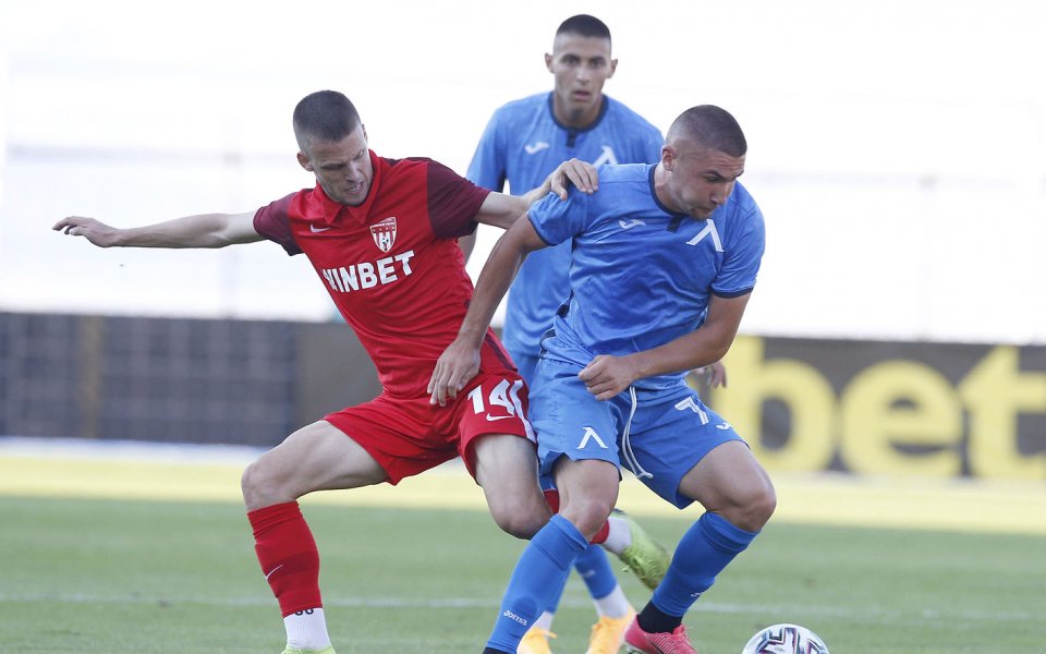 Отборът на Левски приема закъсалия тим на Етър Велико Търново