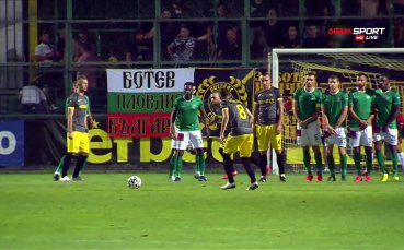 Звездата на домакините Тодор Неделев намали резултата на 1 2 срещу
