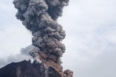 Oтменени са полети от Мексико сити заради изригнал вулкан
