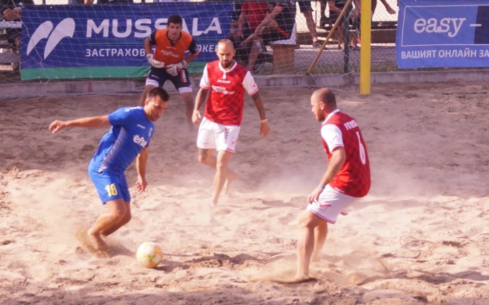 Определят шампиона по плажен футбол този петък и събота във Варна