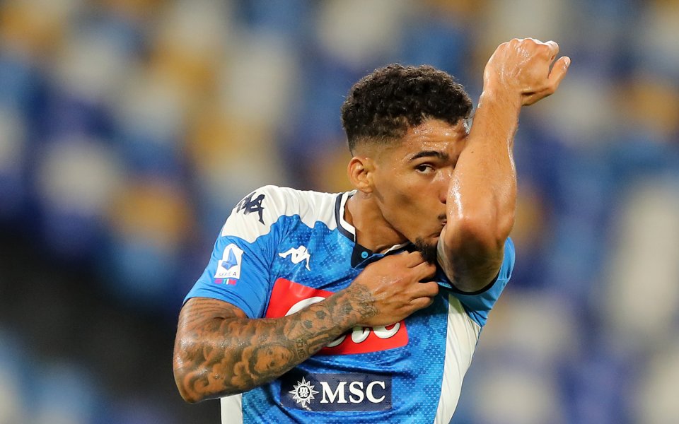 Отборът на Евертън е все по-близо до халфа на Наполи