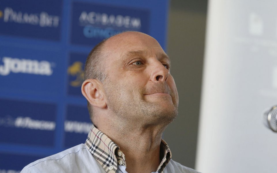 Граждани, организирани в социалните мрежи, се събраха на протест пред