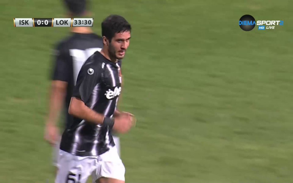 Искра - Локомотив Пловдив 0:0 след първите 45 минути. .native-ad-suggested-news