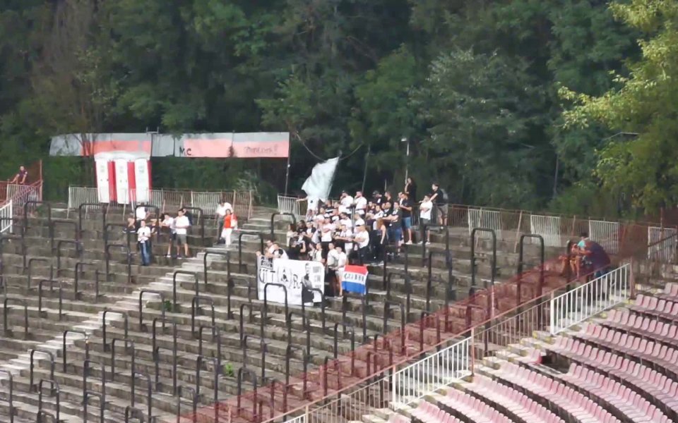 Агитката на Славия подкрепя своите любимци на стадион "Българска армия"