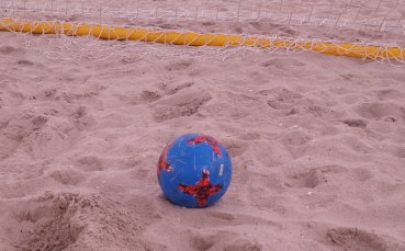 В Златни пясъци четири отбора определят шампиона по плажен футбол