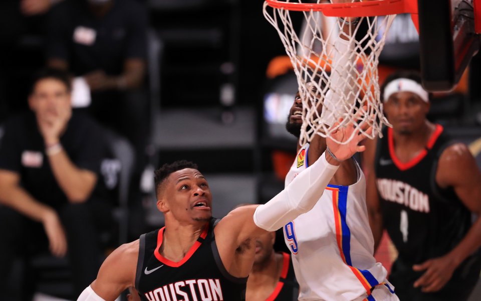 Чадър на Джеймс Хардън срещу Люгуенц Дорт 5.5 секунди преди