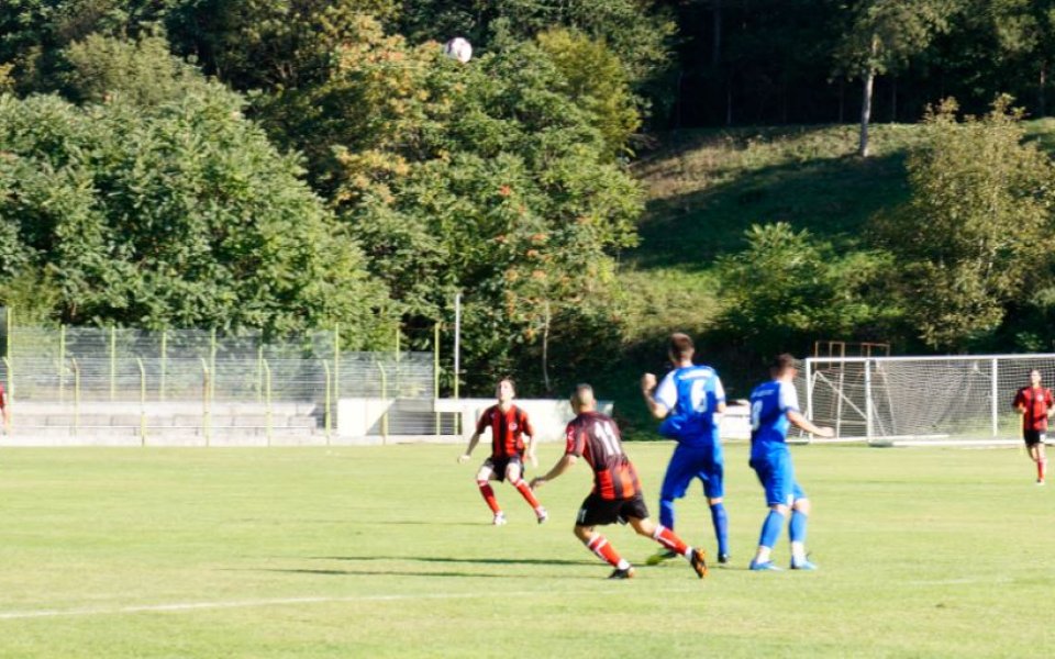 ОФК Локомотив Мездра завърши наравно - 1:1, като домакин с