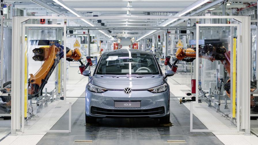 <p>VW налива 73 млрд. евро в е-мобилност и дигитализация</p>