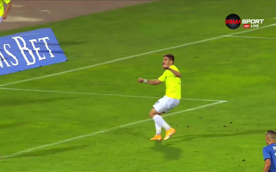 В 43-ата минута на двубоя между Левски и Етър, Боруков