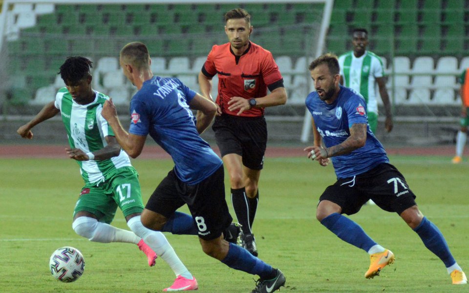 Отборите на Берое и Черно море играят при