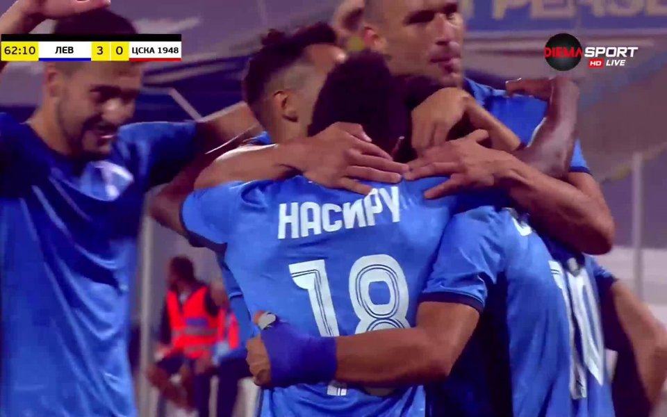 Левски вече води с 3! Борислав Цонев беше фаулиран в