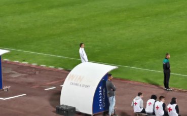 Треньорът на Лудогорец Станислав Генчев емоционално дава указания на своите